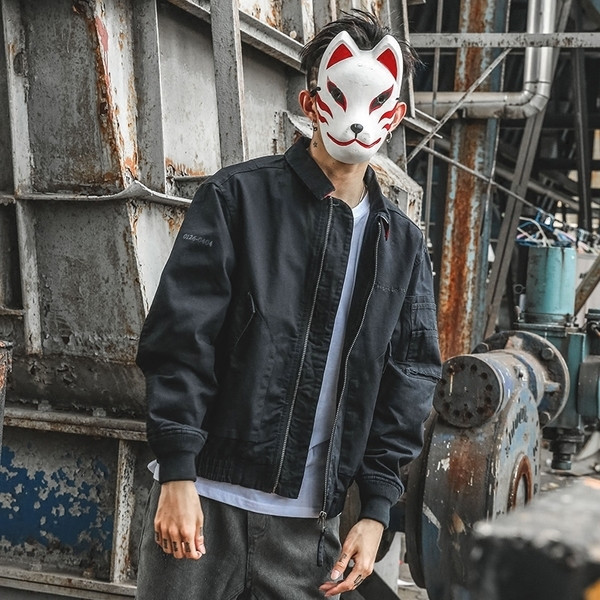 Sötét színű férfi nyári kabát kapucnival és zsebekkel