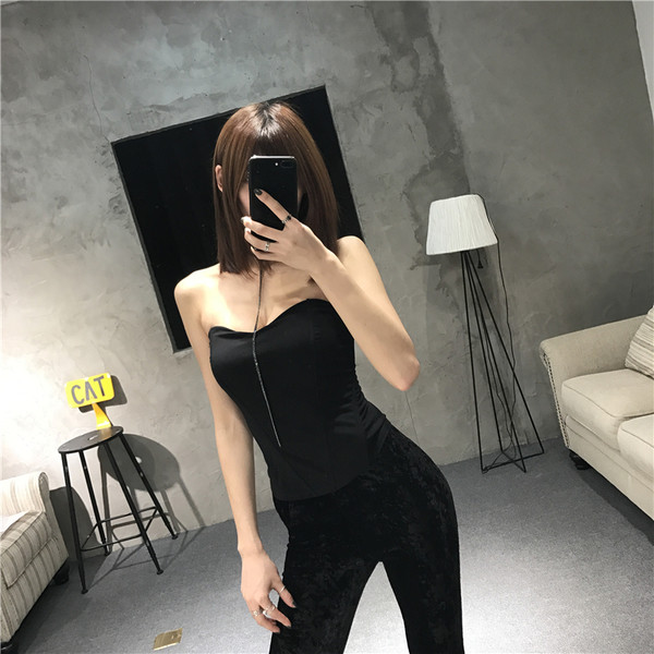 Stílusos női feszes mellszoba fehér és fekete színben