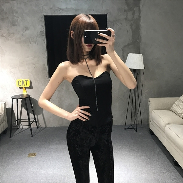 Stílusos női feszes mellszoba fehér és fekete színben