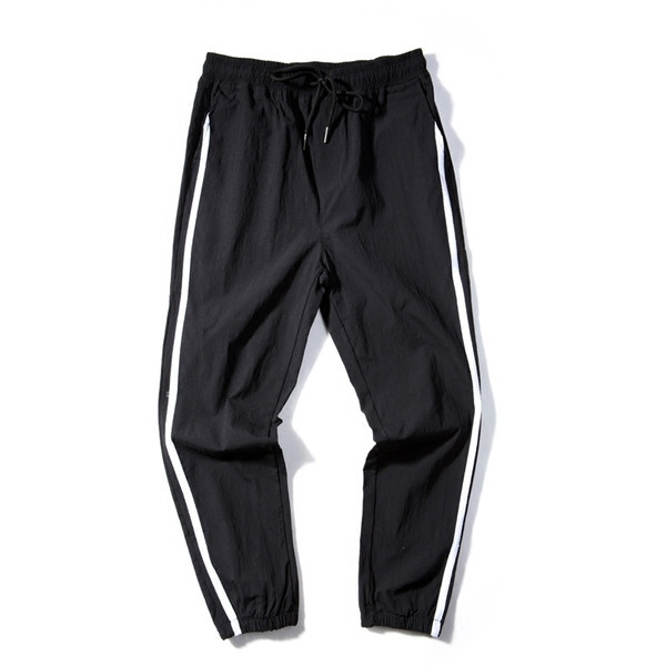 Ανδρική αθλητική φόρμα με στρίφωμα και τσέπες