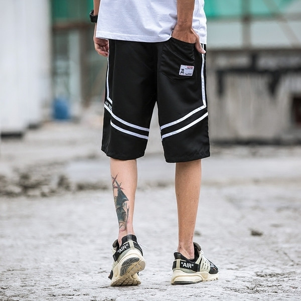 Αθλητικά - casual ανδρικά σορτς σε μαύρο, κόκκινο και πράσινο χρώμα