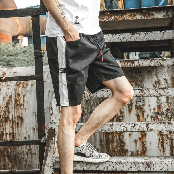 Férfi rövidnadrág elasztikus derékkal, fekete színben