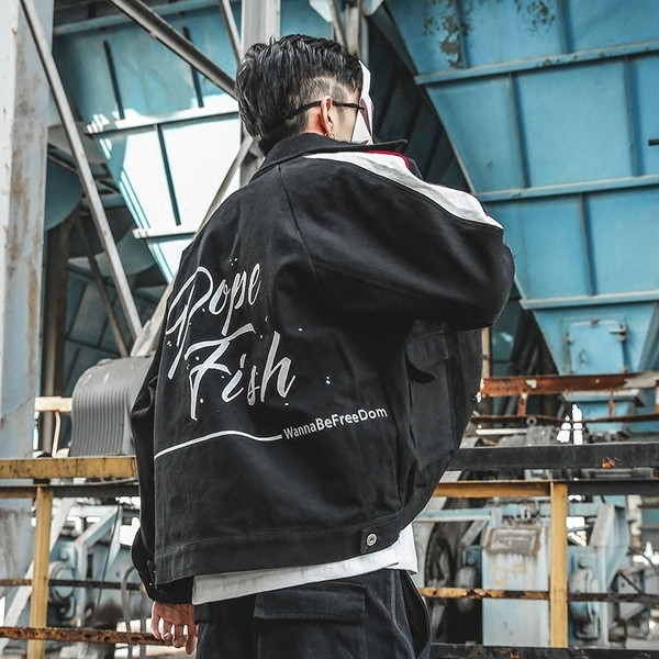 Férfi széles kabát három színben, hátoldalán felirattal