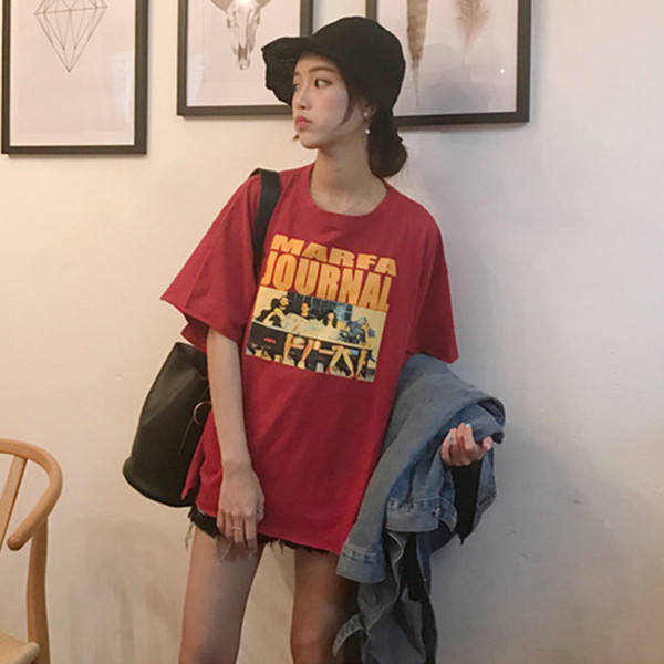 Női sportpóló felirattal és freestyle mintával több színben