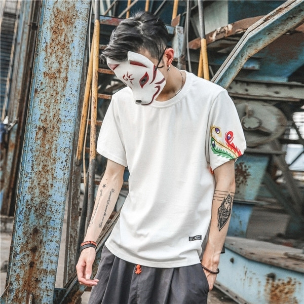 Férfi póló rövid ujjal, fekete-fehér színben, virágos motívumokkal