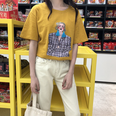 Női sportpóló O-alakú gallérral és színes rátéttel szabad fazonban több színben