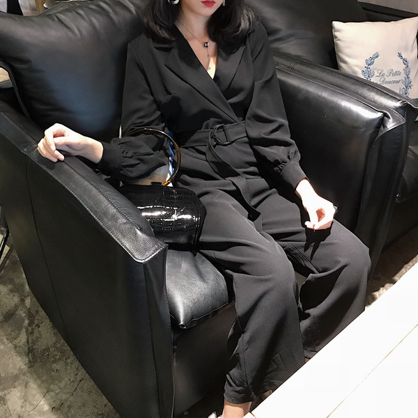 Κομψό γυναικεία ολόσωμο  με ντεκολτέ και ζώνη σε σχήμα V σε δύο χρώματα