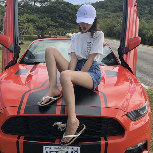 Καθημερινή γυναικεία μπλούζα με κολάρο σε σχήμα O κα σε λευκό χρώμα