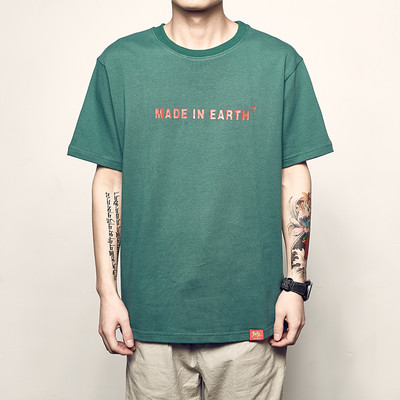 T-shirt με κοντό μανίκι για άνδρες με κολάρο και επιγραφή σε σχήμα O