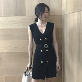 Κομψό γυναικέιο φόρεμα με ντεκολτέ, ζώνη και διακοσμητικά κουμπιά σε τρία χρώματα