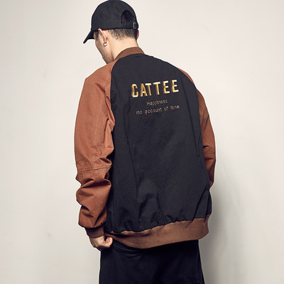 Ευρύ ανδρικό μπουφάν  με κουμπιά και κεντημένη επιγραφή στην πλάτη