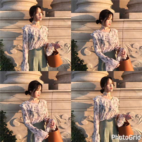 Női éteri blúz virágos motívummal, V-nyakkal és széles, göndör ujjakkal