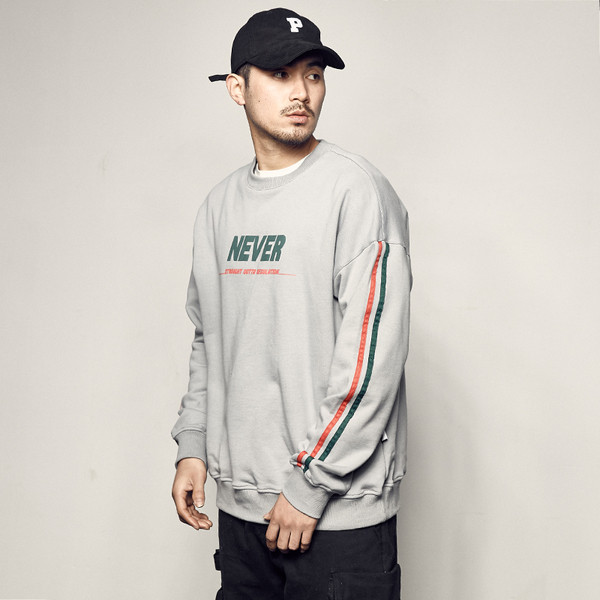 Férfi blúz széles modell felirattal és színes szegéllyel