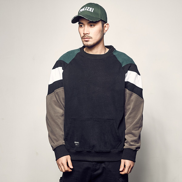 Férfi téli blúz sötét színekben, hosszú ujjal és O-nyakú gallérral