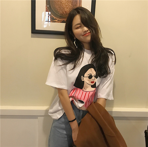 Női sport-alkalmi póló freestyle mintával, két színben