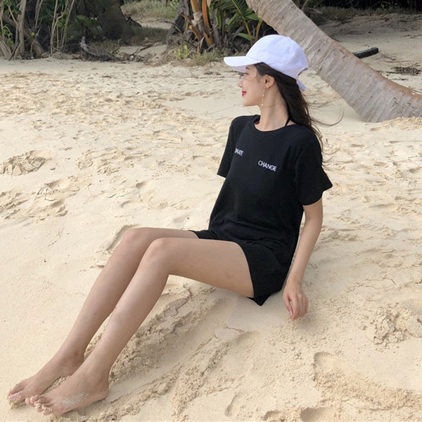 Γυναικείο μπλουζάκι με κολάρο σε σχήμα O και μαύρο χρώμα