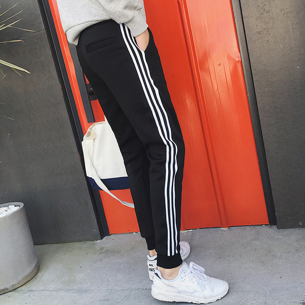 Μαύρη αθλητική ανδρική φόρμα με τσέπες