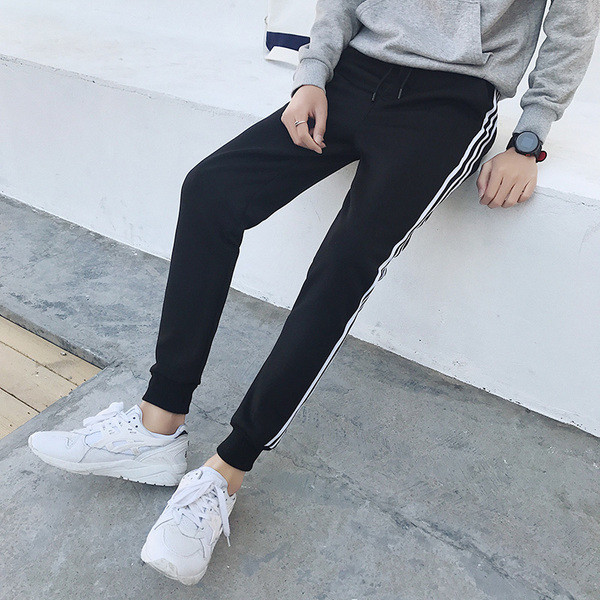 Μαύρη αθλητική ανδρική φόρμα με τσέπες