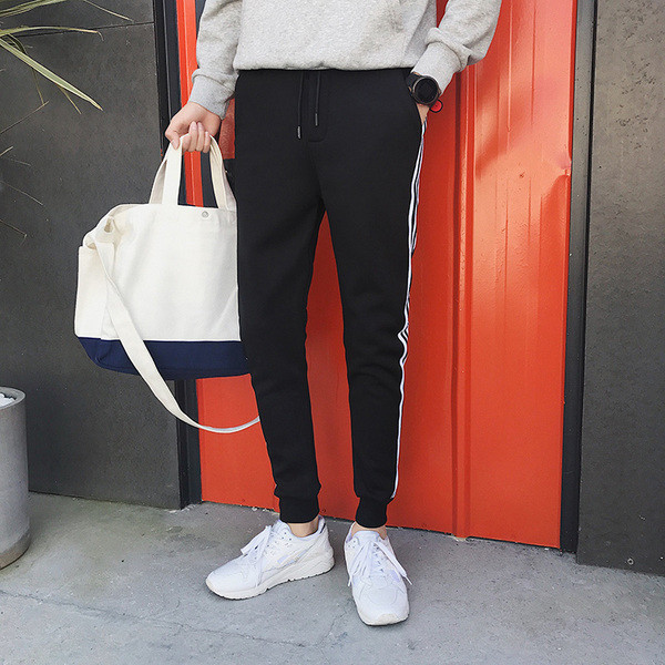 Μαύρη αθλητική ανδρική φόρμα με τσέπες