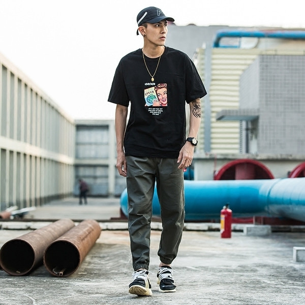 Rövid ujjú férfi blúz fehér és fekete rátéttel