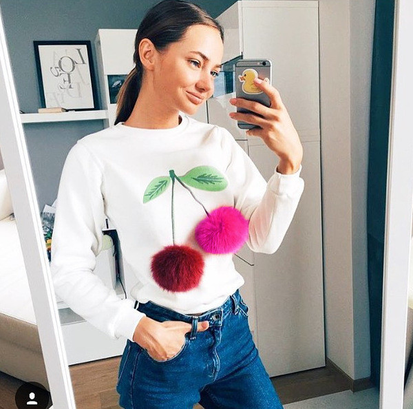 Női blúz fagylaltgolyók felrakásával