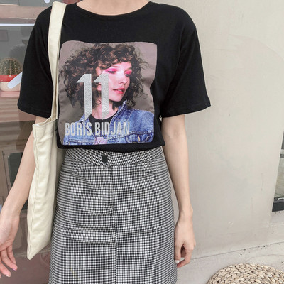 Sport-alkalmi női póló nyomtatással és felirattal fehér és fekete színben