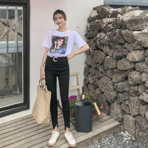 Sport-alkalmi női póló nyomtatással és felirattal fehér és fekete színben