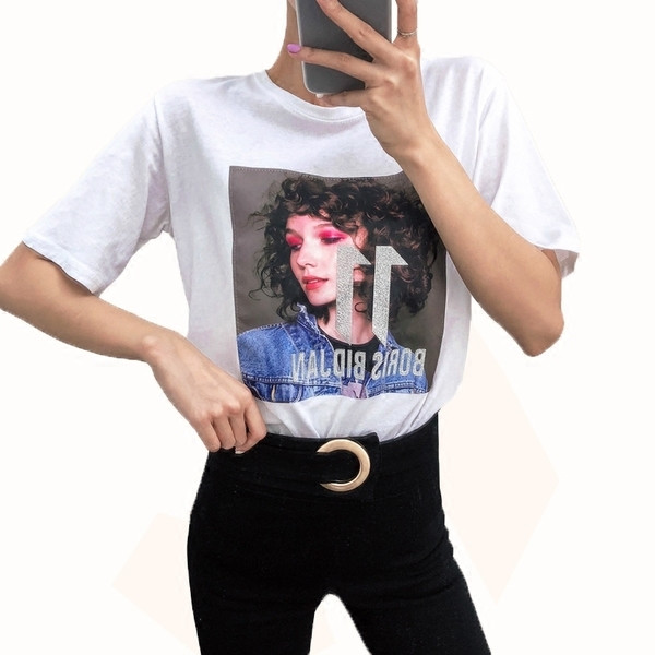 Sport-alkalmi női póló nyomtatással és felirattal fehér és fekete színben