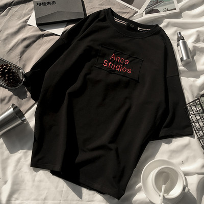 Ανδρικό μπλουζάκι με κοντό μανίκι σε καλοκαιρινά χρώματα και κεντημένη επιγραφή