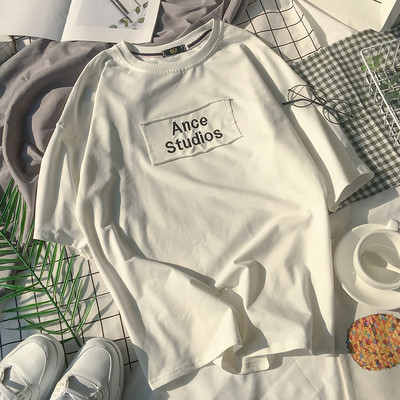 Ανδρικό μπλουζάκι με κοντό μανίκι σε καλοκαιρινά χρώματα και κεντημένη επιγραφή