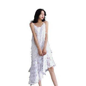 Κομψό γυναικείο φόρεμα με λεπτούς ιμάντες και διακοσμητικά μίνι περιθώρια σε λευκό και μαύρο χρώμα