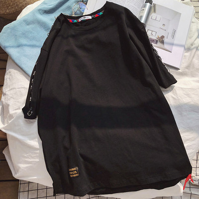 Καλοκαιρινό ανδρικό μπλουζάκι με μεταλλικά στοιχεία