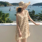 Απαλό γυναικείο φόρεμα  σε ασύμμετρο μήκος και διακοσμητικό μίνι περιθώριο