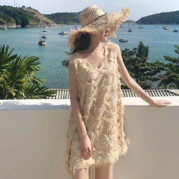 Απαλό γυναικείο φόρεμα  σε ασύμμετρο μήκος και διακοσμητικό μίνι περιθώριο