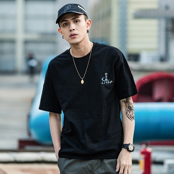 Ανδρική μπλούζα με μανίκια 3/4 με μίνι ετικέτα και λευκό και μαύρο χρώμα