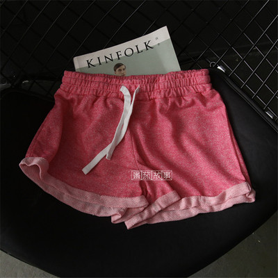 Γυναικεία αθλητικά σορτς σε διάφορα χρώματα