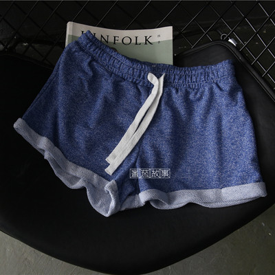 Γυναικεία αθλητικά σορτς σε διάφορα χρώματα