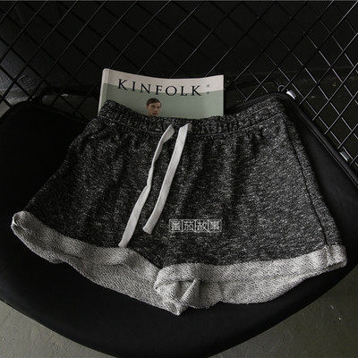 Γυναικεία αθλητικά σορτς σε διάφορα χρώματα