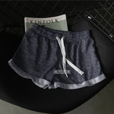 Γυναικεία αθλητικά σορτς σε διάφορα χρώματα