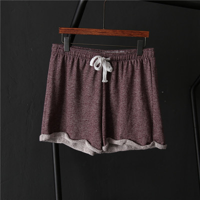 Γυναικεία αθλητικά σορτς σε διάφορα χρώματα