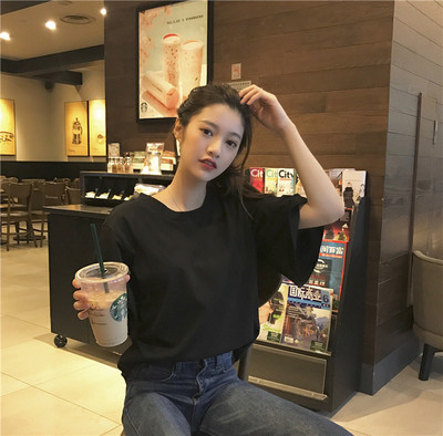 Γυναικείο μπλουζάκι σε φαρδύ μανίκι με πολύχρωμο γιακά