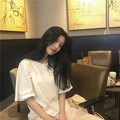 Γυναικείο μπλουζάκι σε φαρδύ μανίκι με πολύχρωμο γιακά