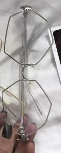 Κομψά γυναικεία  γυαλιά  χωρίς διόπτρα σε δύο χρώματα