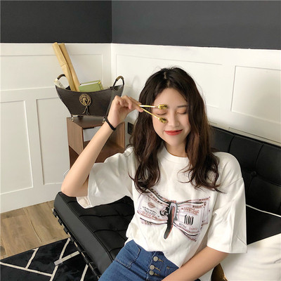 Καθημερινή γυναικεία μπλούζα σε στυλ με ενδιαφέρουσα εφαρμογή σε τρία χρώματα