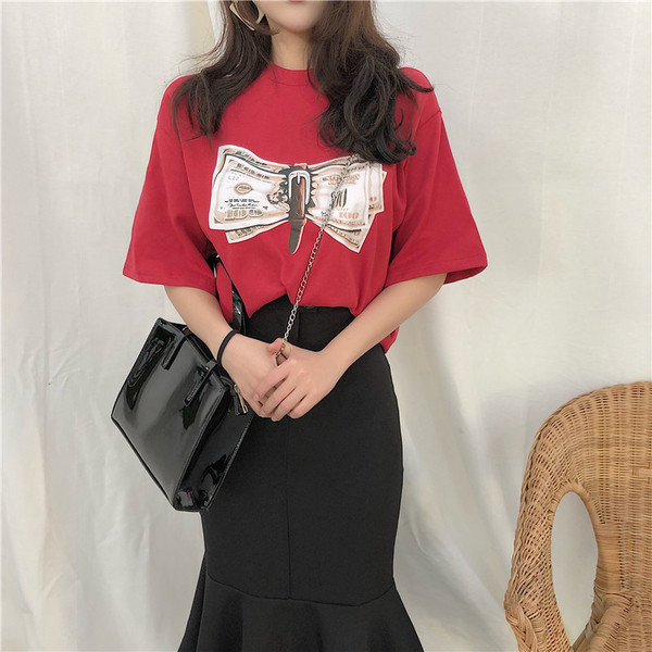 Καθημερινή γυναικεία μπλούζα σε στυλ με ενδιαφέρουσα εφαρμογή σε τρία χρώματα