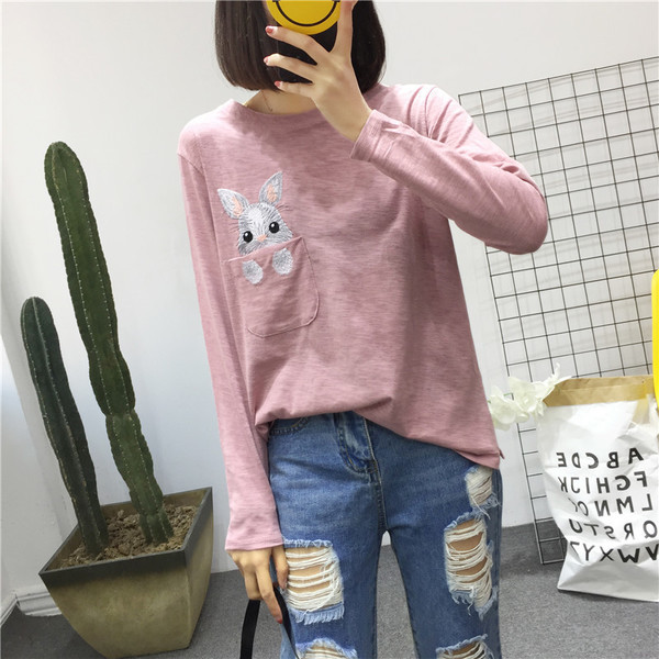 Női nyári blúz több színben zsebbel és hímzéssel