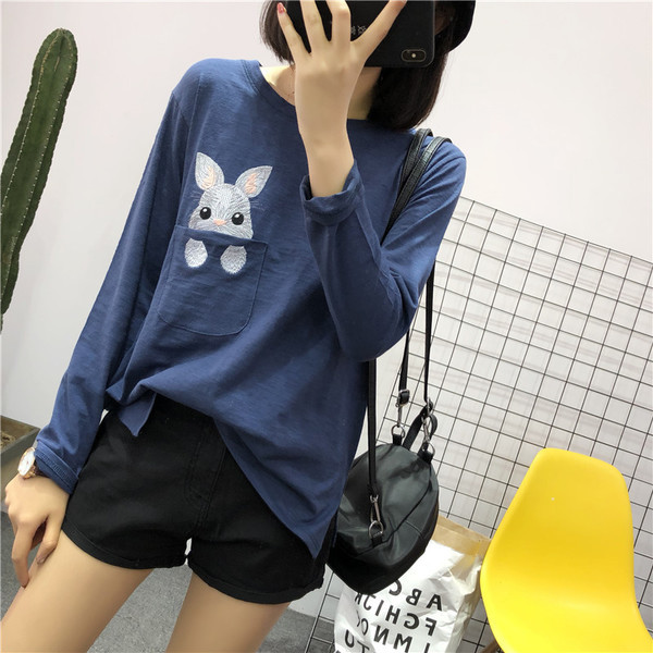 Női nyári blúz több színben zsebbel és hímzéssel