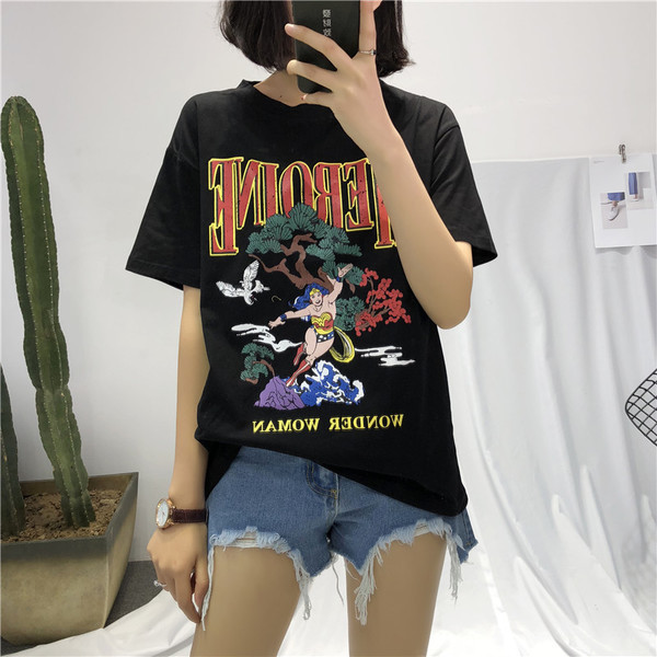 Γυναικείο  T-shirt με  φαρδιά μανίκια σε δύο χρώματα και έγχρωμη εκτύπωση