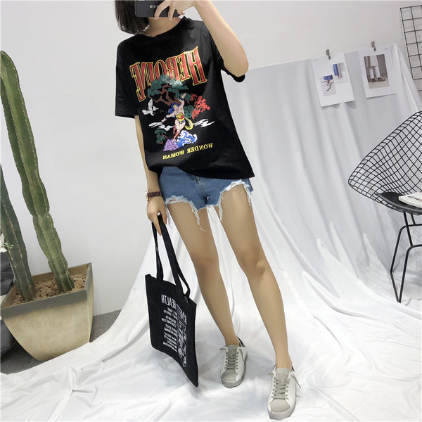 Γυναικείο  T-shirt με  φαρδιά μανίκια σε δύο χρώματα και έγχρωμη εκτύπωση