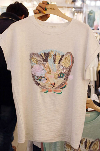 Γυναικείο μπλουζάκι με κοντό μανίκι σε λευκό χρώμα με έγχρωμη εκτύπωση